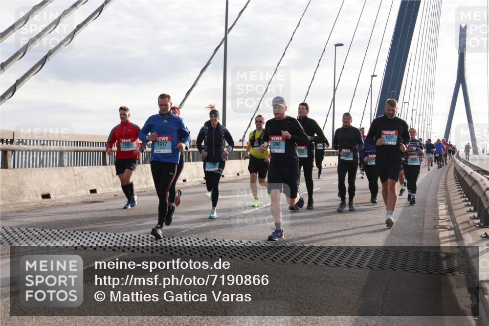 03.10.2024 - Köhlbrandbrückenlauf Matties Gatica Varas http://msf.ph/oto/7190866 03.10.2024 09:27:09 Position 2 1559, 1917, 1398, 1590, 1831 meine-sportfotos.de