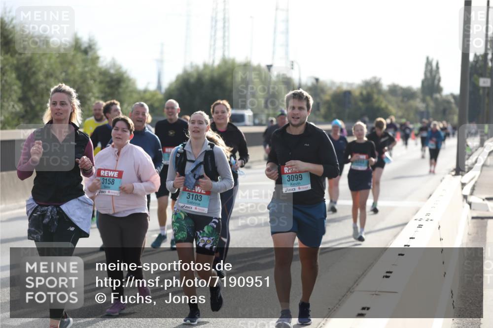 03.10.2024 - Köhlbrandbrückenlauf Fuchs,  Jonas http://msf.ph/oto/7190951 03.10.2024 09:24:23 Position 3 3158, 3103, 3099 meine-sportfotos.de