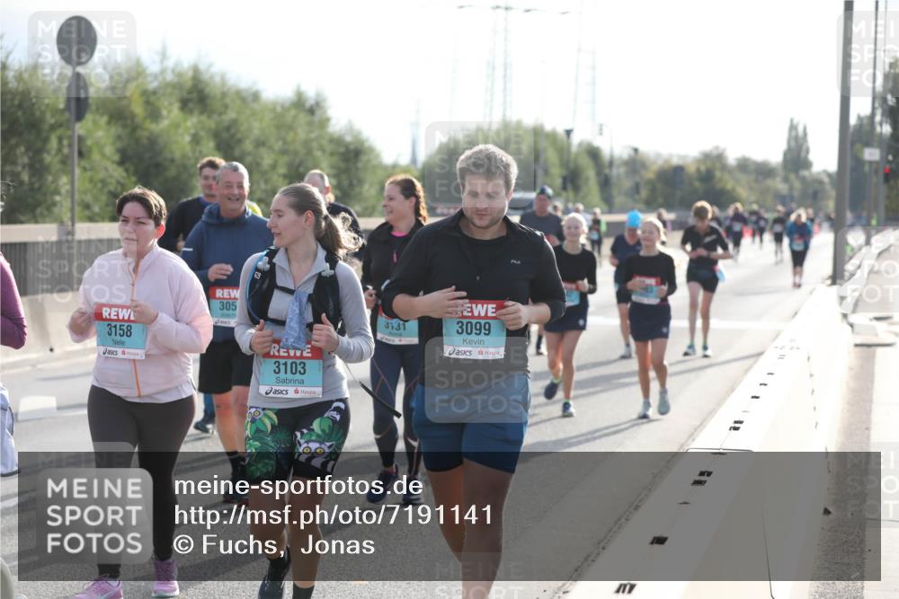 03.10.2024 - Köhlbrandbrückenlauf Fuchs,  Jonas http://msf.ph/oto/7191141 03.10.2024 09:24:25 Position 3 3158, 305, 3103, 3131, 3099 meine-sportfotos.de