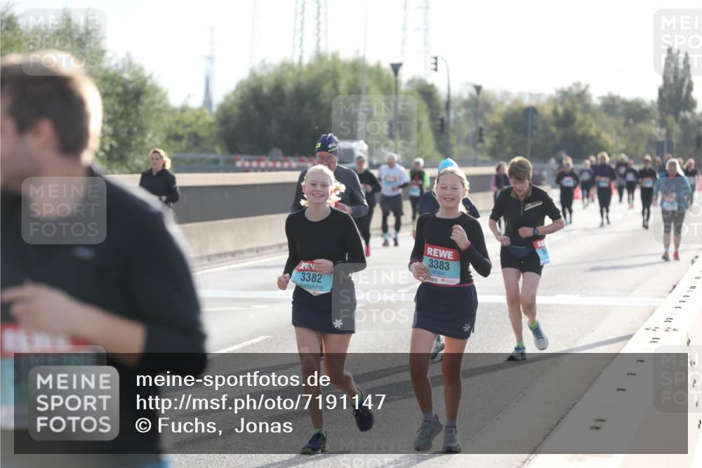 03.10.2024 - Köhlbrandbrückenlauf Fuchs,  Jonas http://msf.ph/oto/7191147 03.10.2024 09:24:26 Position 3 3099, 3382, 3383 meine-sportfotos.de