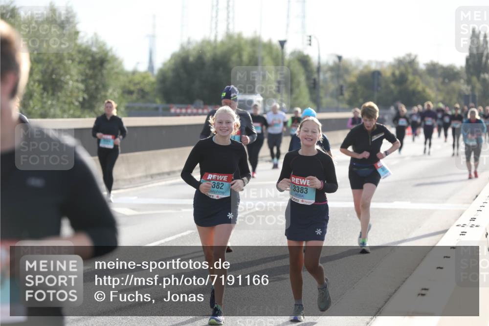 03.10.2024 - Köhlbrandbrückenlauf Fuchs,  Jonas http://msf.ph/oto/7191166 03.10.2024 09:24:26 Position 3 382, 3383 meine-sportfotos.de