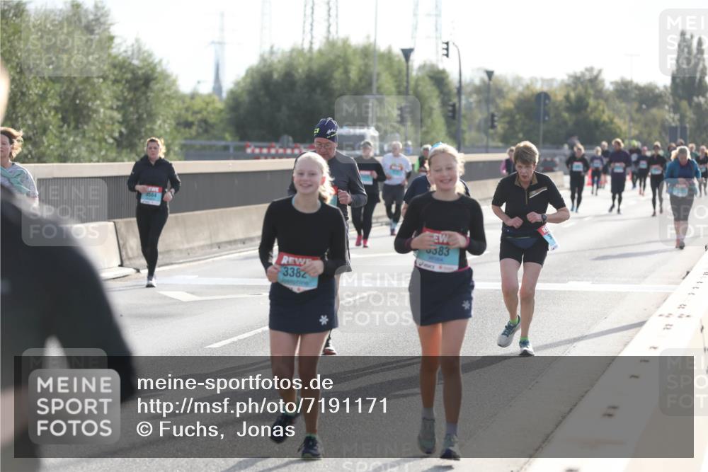 03.10.2024 - Köhlbrandbrückenlauf Fuchs,  Jonas http://msf.ph/oto/7191171 03.10.2024 09:24:26 Position 3 8584, 3382, 383 meine-sportfotos.de