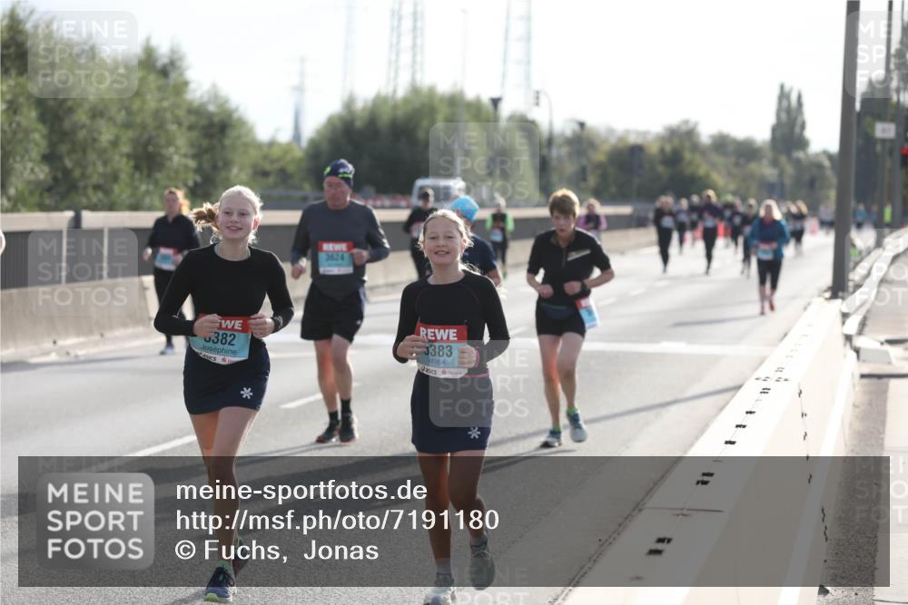 03.10.2024 - Köhlbrandbrückenlauf Fuchs,  Jonas http://msf.ph/oto/7191180 03.10.2024 09:24:27 Position 3 5382, 3624, 3383 meine-sportfotos.de