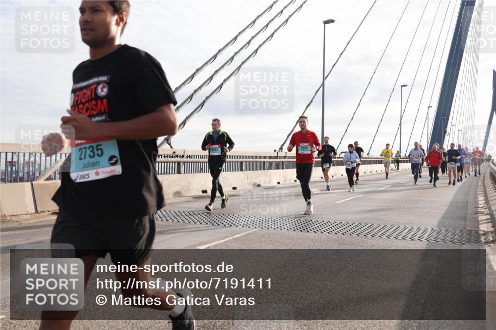 03.10.2024 - Köhlbrandbrückenlauf Matties Gatica Varas http://msf.ph/oto/7191411 03.10.2024 09:27:15 Position 2 2735, 2558 meine-sportfotos.de