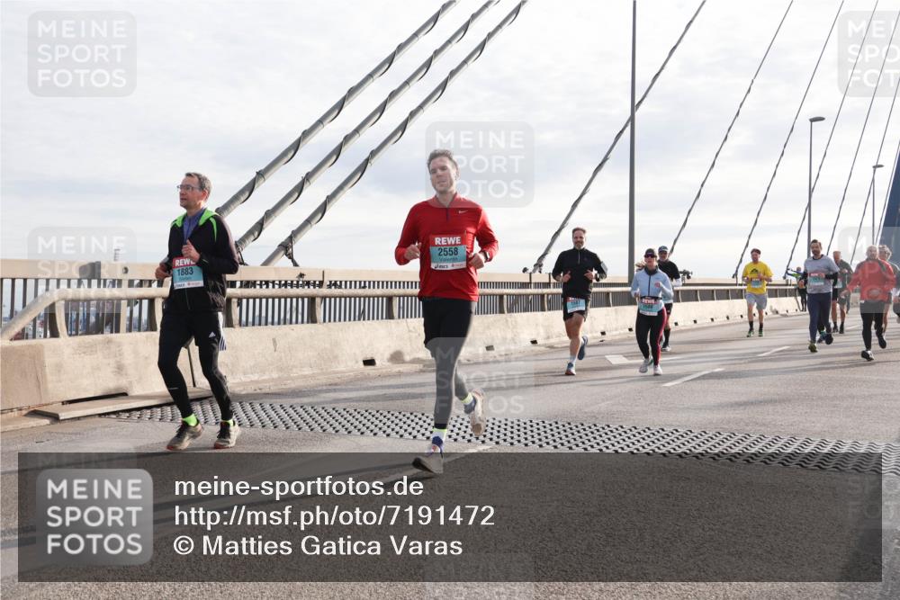 03.10.2024 - Köhlbrandbrückenlauf Matties Gatica Varas http://msf.ph/oto/7191472 03.10.2024 09:27:16 Position 2 1883, 2558 meine-sportfotos.de