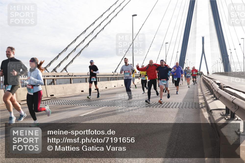03.10.2024 - Köhlbrandbrückenlauf Matties Gatica Varas http://msf.ph/oto/7191656 03.10.2024 09:27:19 Position 2 586, 1921, 1996 meine-sportfotos.de