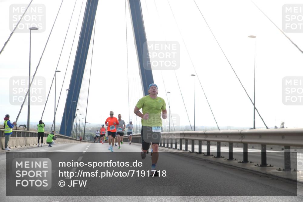 03.10.2024 - Köhlbrandbrückenlauf Jannik Wohlers http://msf.ph/oto/7191718 03.10.2024 09:18:55 Position 1  meine-sportfotos.de