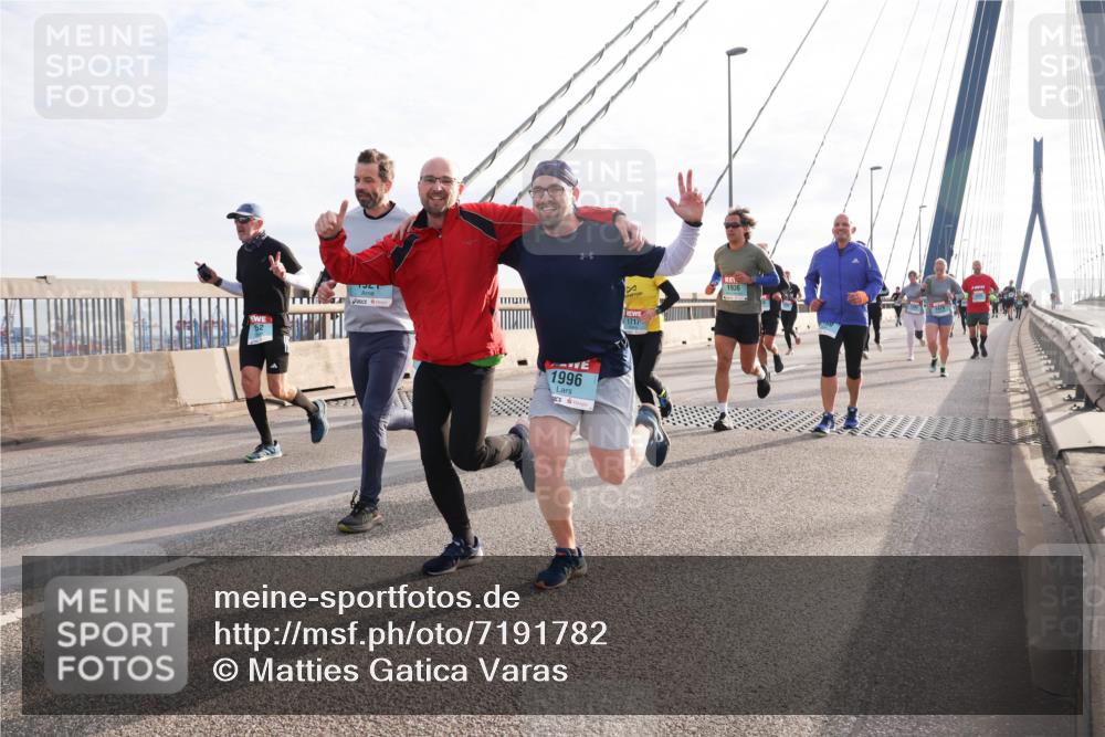 03.10.2024 - Köhlbrandbrückenlauf Matties Gatica Varas http://msf.ph/oto/7191782 03.10.2024 09:27:21 Position 2 62, 1996, 1717, 1936 meine-sportfotos.de