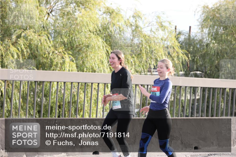 03.10.2024 - Köhlbrandbrückenlauf Fuchs,  Jonas http://msf.ph/oto/7191814 03.10.2024 09:25:07 Position 3 3375, 3374 meine-sportfotos.de