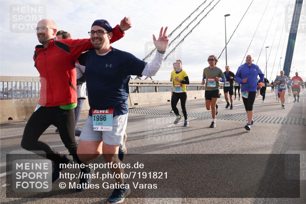 03.10.2024 - Köhlbrandbrückenlauf Matties Gatica Varas http://msf.ph/oto/7191821 03.10.2024 09:27:21 Position 2 1996, 1717, 1936, 2098, 180 meine-sportfotos.de