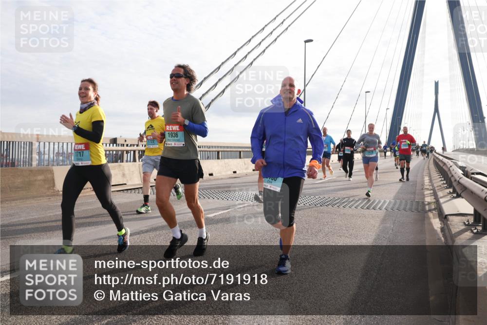 03.10.2024 - Köhlbrandbrückenlauf Matties Gatica Varas http://msf.ph/oto/7191918 03.10.2024 09:27:22 Position 2 1717, 1722, 1936, 1479 meine-sportfotos.de