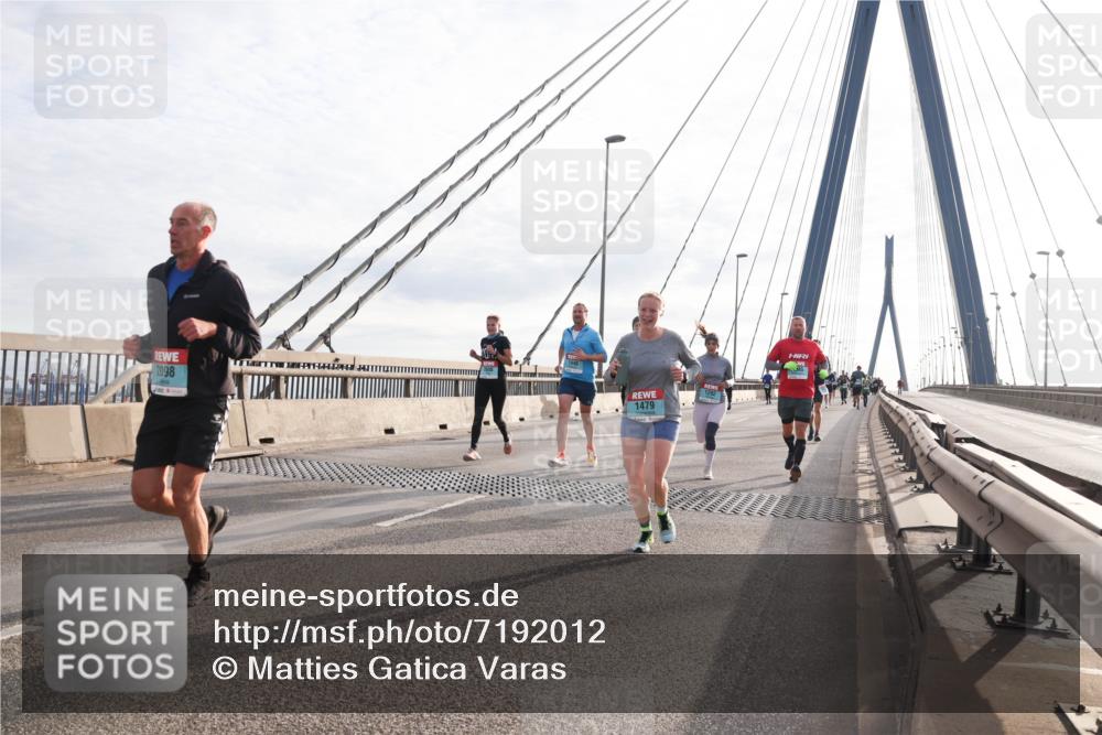 03.10.2024 - Köhlbrandbrückenlauf Matties Gatica Varas http://msf.ph/oto/7192012 03.10.2024 09:27:23 Position 2 2098, 1479, 45 meine-sportfotos.de