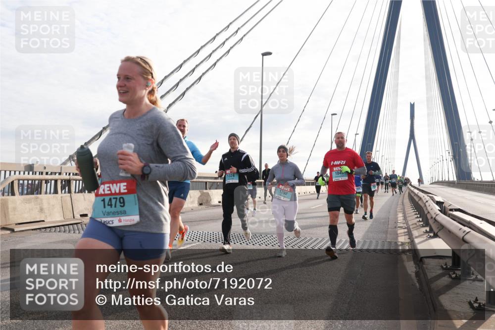 03.10.2024 - Köhlbrandbrückenlauf Matties Gatica Varas http://msf.ph/oto/7192072 03.10.2024 09:27:24 Position 2 1479, 1324, 1292, 1045 meine-sportfotos.de