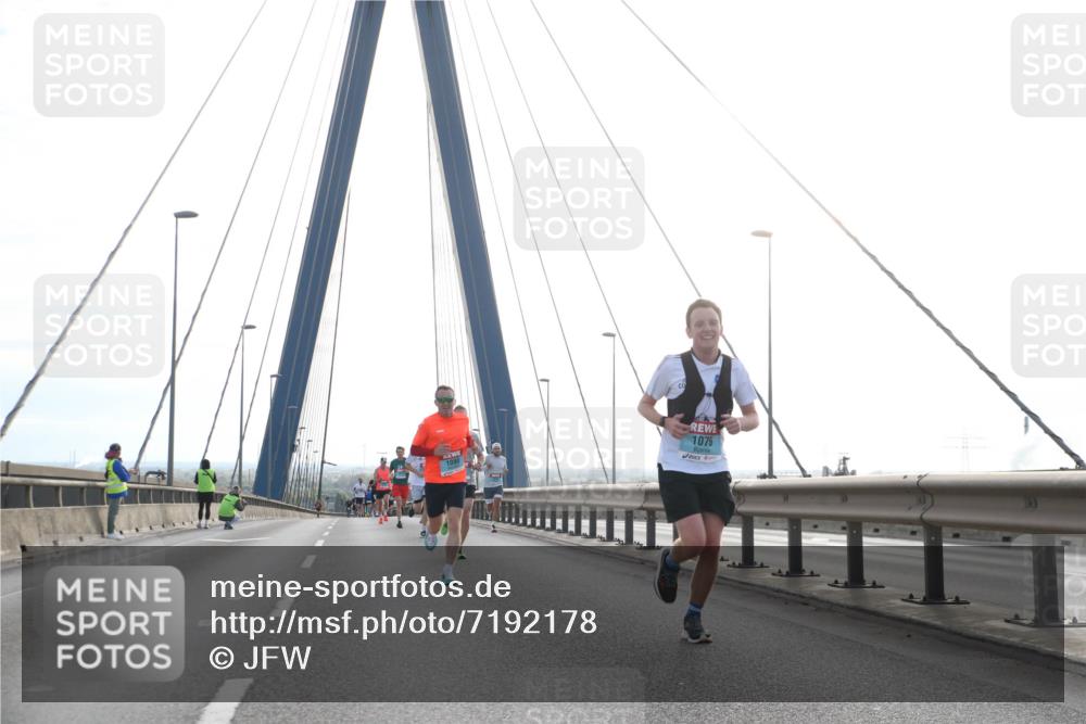 03.10.2024 - Köhlbrandbrückenlauf Jannik Wohlers http://msf.ph/oto/7192178 03.10.2024 09:18:58 Position 1 1090, 1076 meine-sportfotos.de