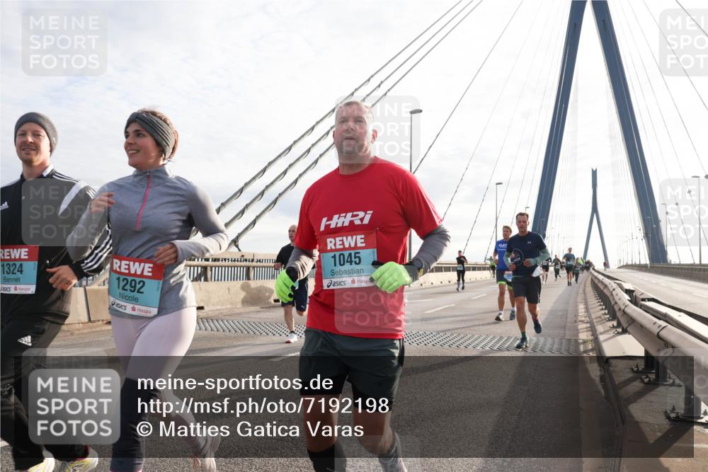 03.10.2024 - Köhlbrandbrückenlauf Matties Gatica Varas http://msf.ph/oto/7192198 03.10.2024 09:27:26 Position 2 1324, 1292, 1045 meine-sportfotos.de