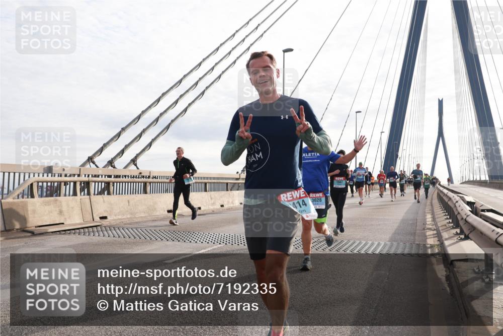 03.10.2024 - Köhlbrandbrückenlauf Matties Gatica Varas http://msf.ph/oto/7192335 03.10.2024 09:27:27 Position 2 414, 3628, 1947 meine-sportfotos.de