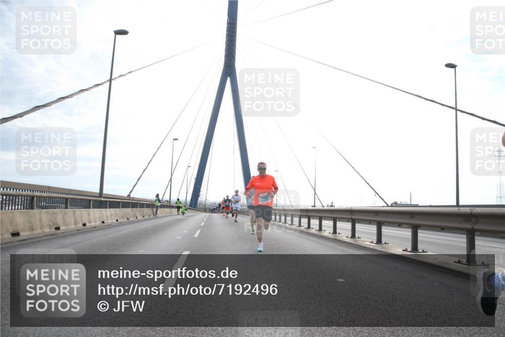 03.10.2024 - Köhlbrandbrückenlauf Jannik Wohlers http://msf.ph/oto/7192496 03.10.2024 09:18:59 Position 1 1090 meine-sportfotos.de