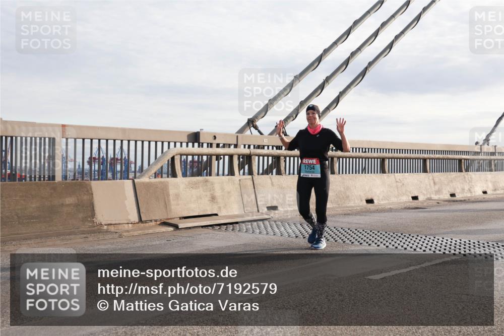 03.10.2024 - Köhlbrandbrückenlauf Matties Gatica Varas http://msf.ph/oto/7192579 03.10.2024 09:27:31 Position 2 1754 meine-sportfotos.de