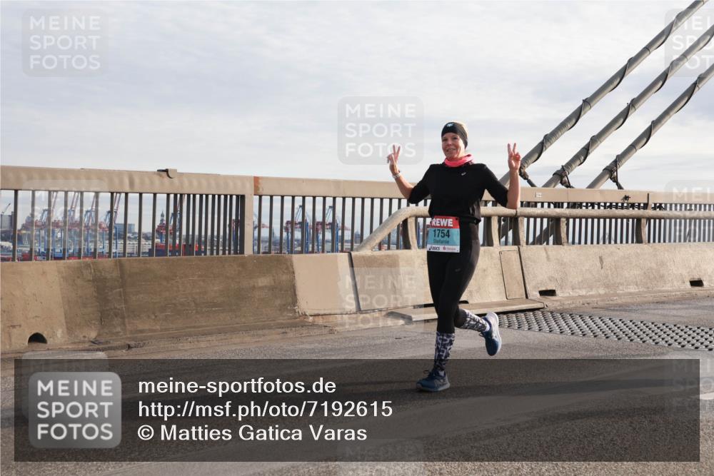 03.10.2024 - Köhlbrandbrückenlauf Matties Gatica Varas http://msf.ph/oto/7192615 03.10.2024 09:27:32 Position 2 1754 meine-sportfotos.de