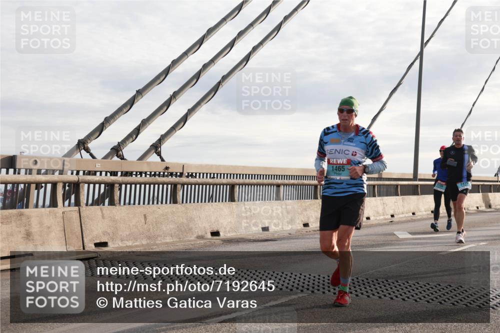 03.10.2024 - Köhlbrandbrückenlauf Matties Gatica Varas http://msf.ph/oto/7192645 03.10.2024 09:27:32 Position 2 1465, 1708, 2475 meine-sportfotos.de