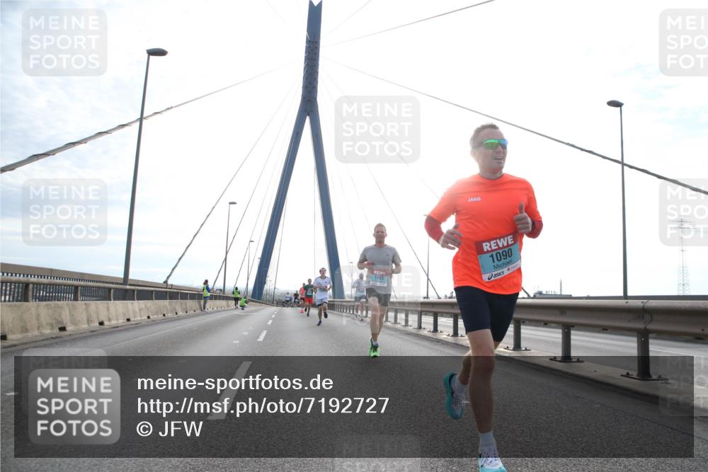 03.10.2024 - Köhlbrandbrückenlauf Jannik Wohlers http://msf.ph/oto/7192727 03.10.2024 09:19:00 Position 1 1055, 1090 meine-sportfotos.de