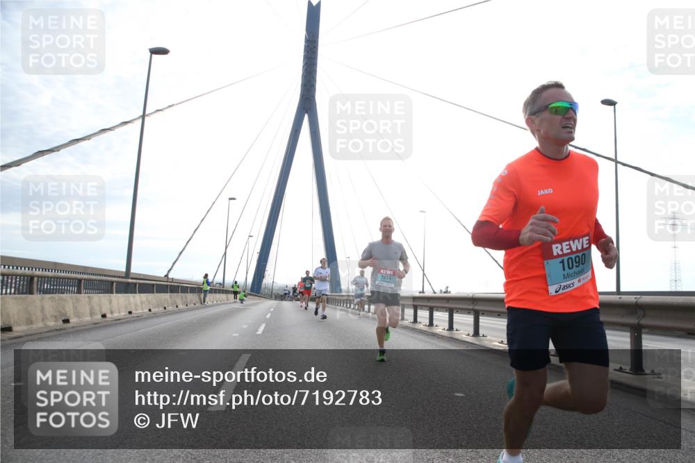 03.10.2024 - Köhlbrandbrückenlauf Jannik Wohlers http://msf.ph/oto/7192783 03.10.2024 09:19:00 Position 1 1055, 1090 meine-sportfotos.de