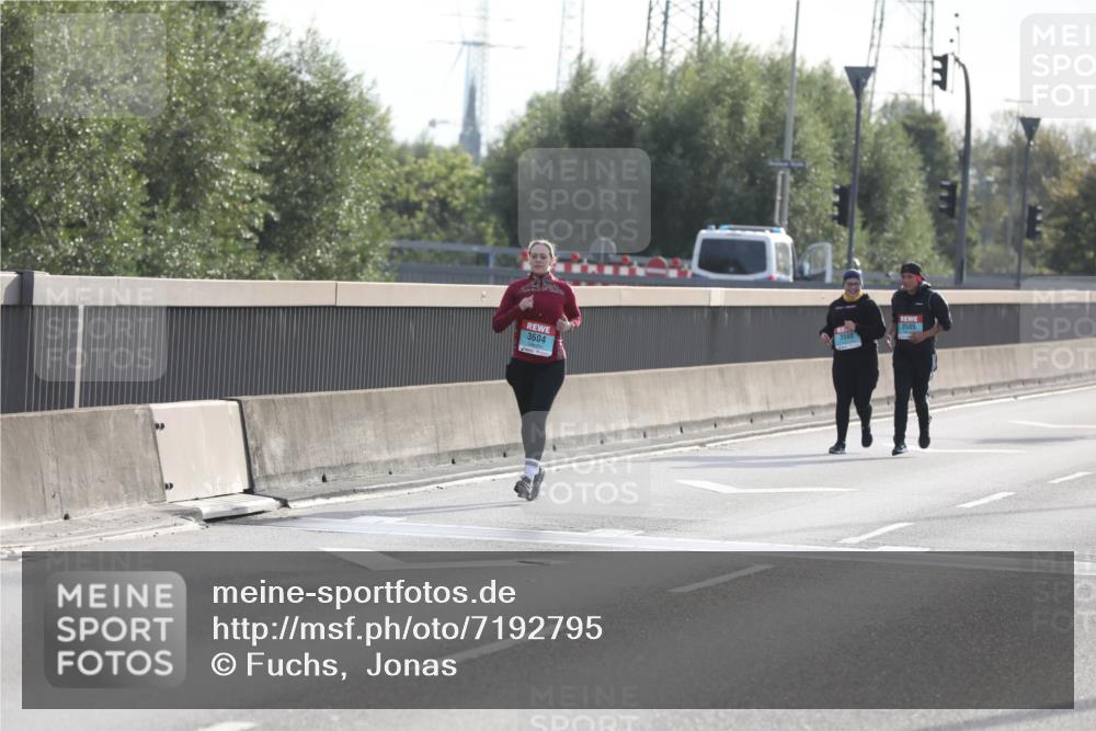 03.10.2024 - Köhlbrandbrückenlauf Fuchs,  Jonas http://msf.ph/oto/7192795 03.10.2024 09:26:00 Position 3 3604, 3588, 3585 meine-sportfotos.de