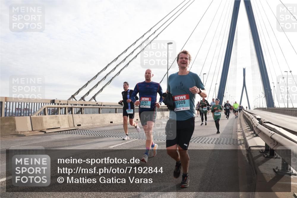 03.10.2024 - Köhlbrandbrückenlauf Matties Gatica Varas http://msf.ph/oto/7192844 03.10.2024 09:27:34 Position 2 2475, 1297, 1009 meine-sportfotos.de