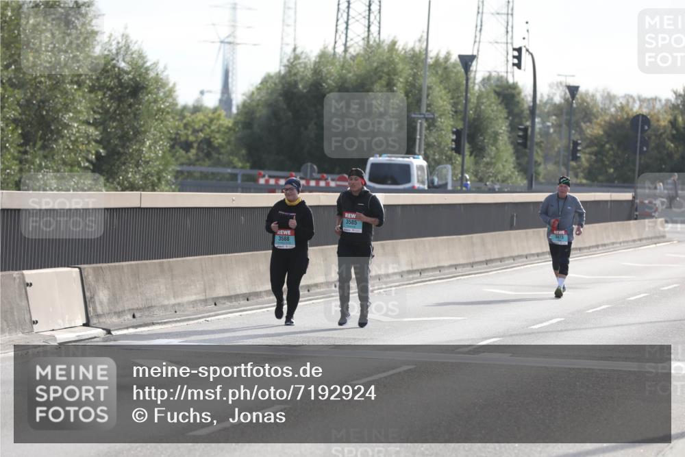03.10.2024 - Köhlbrandbrückenlauf Fuchs,  Jonas http://msf.ph/oto/7192924 03.10.2024 09:26:05 Position 3 3585, 3473, 3588 meine-sportfotos.de