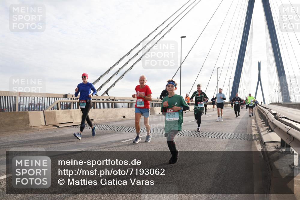 03.10.2024 - Köhlbrandbrückenlauf Matties Gatica Varas http://msf.ph/oto/7193062 03.10.2024 09:27:36 Position 2 1708, 1703, 2483 meine-sportfotos.de