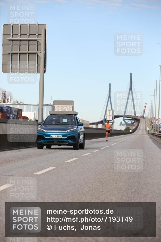 03.10.2024 - Köhlbrandbrückenlauf Fuchs,  Jonas http://msf.ph/oto/7193149 03.10.2024 09:30:49 Position 3 0, 8, 9, 05, 124 meine-sportfotos.de