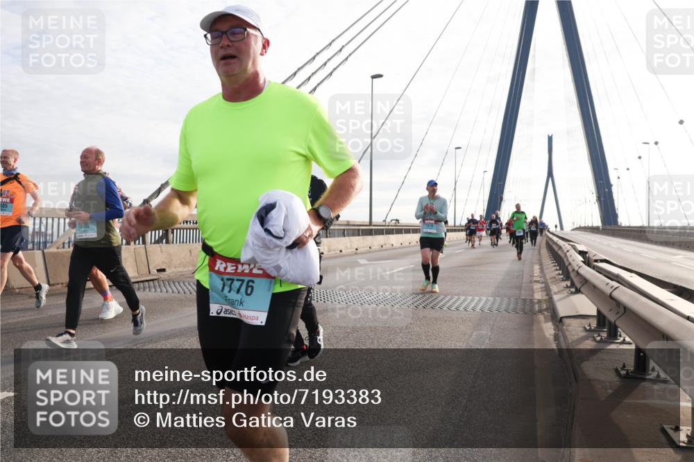 03.10.2024 - Köhlbrandbrückenlauf Matties Gatica Varas http://msf.ph/oto/7193383 03.10.2024 09:27:41 Position 2 42, 105, 1886, 1776 meine-sportfotos.de