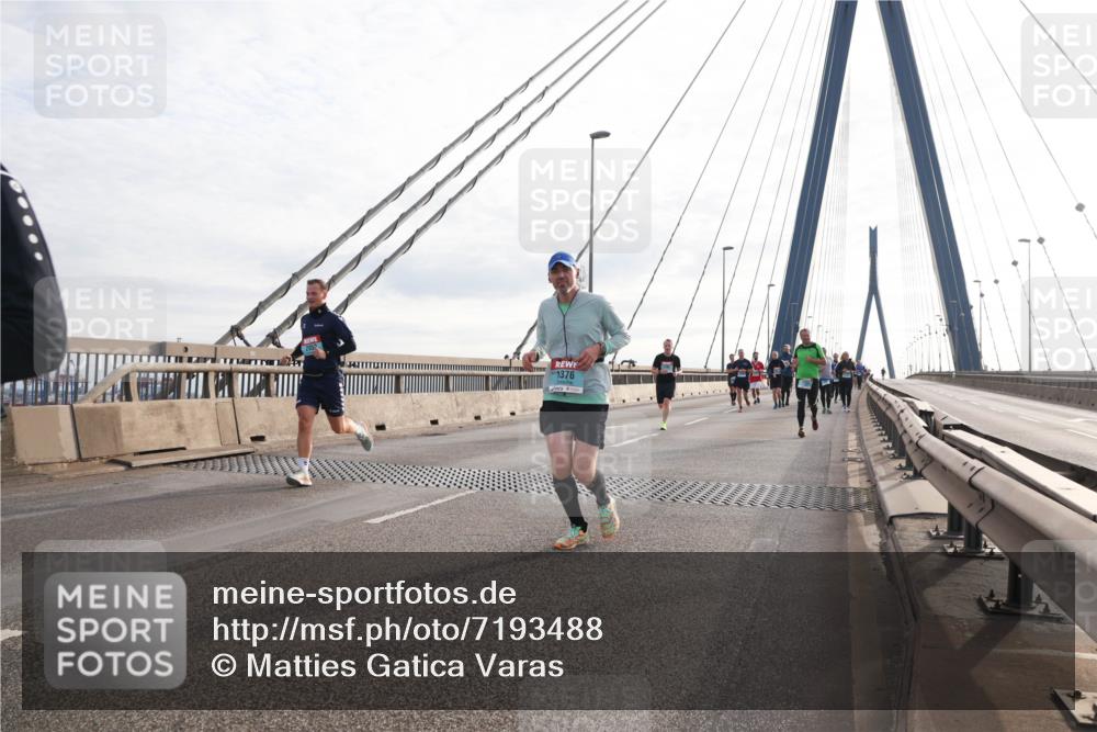 03.10.2024 - Köhlbrandbrückenlauf Matties Gatica Varas http://msf.ph/oto/7193488 03.10.2024 09:27:42 Position 2 1376 meine-sportfotos.de