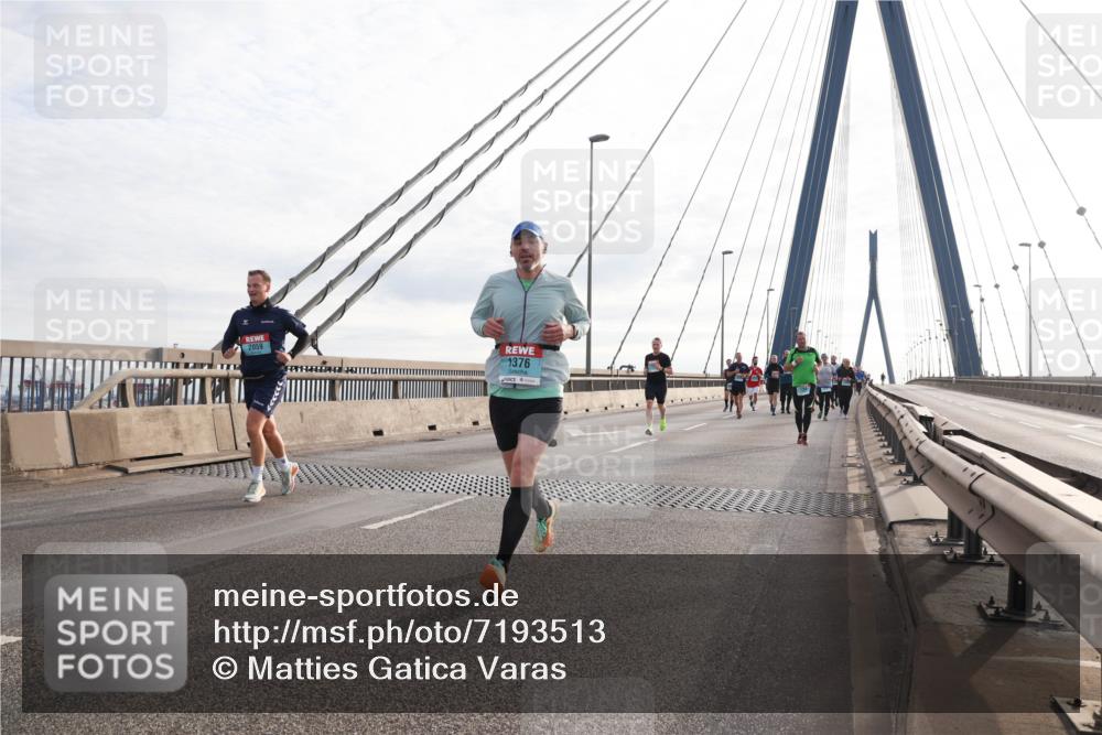 03.10.2024 - Köhlbrandbrückenlauf Matties Gatica Varas http://msf.ph/oto/7193513 03.10.2024 09:27:43 Position 2 2059, 1376 meine-sportfotos.de
