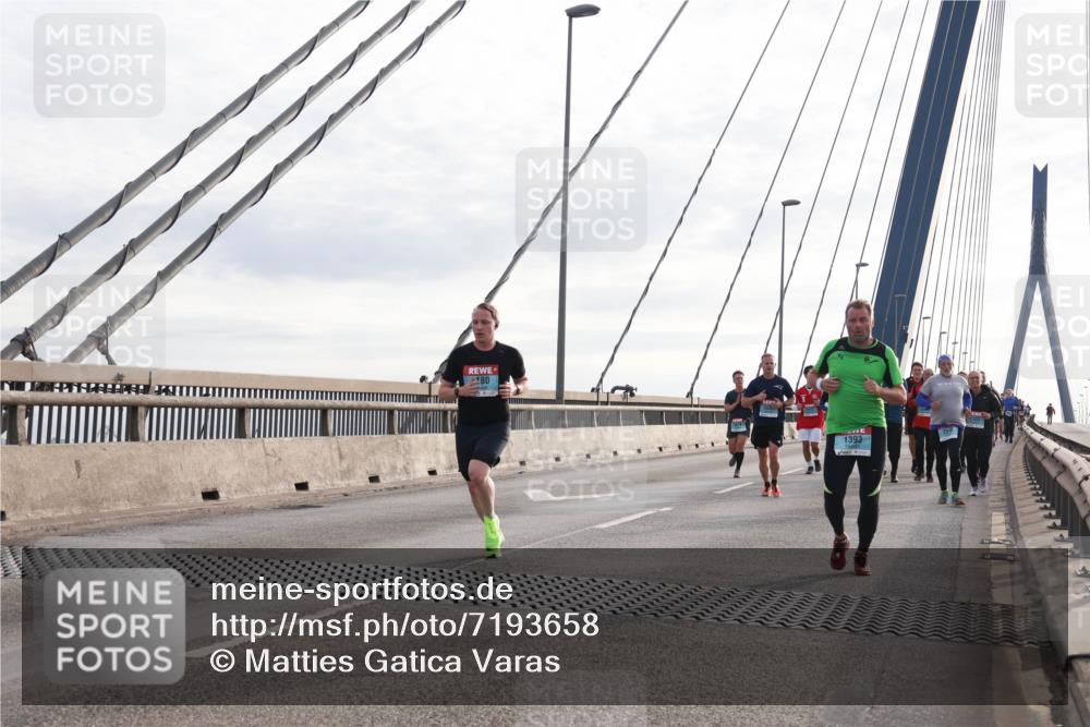 03.10.2024 - Köhlbrandbrückenlauf Matties Gatica Varas http://msf.ph/oto/7193658 03.10.2024 09:27:44 Position 2 180, 1393 meine-sportfotos.de