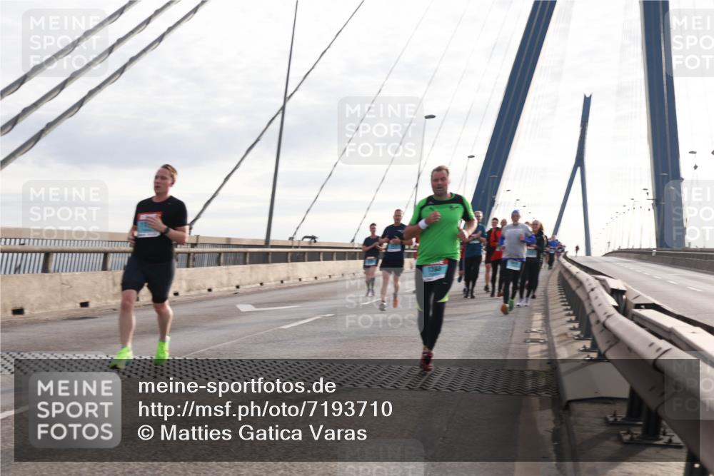 03.10.2024 - Köhlbrandbrückenlauf Matties Gatica Varas http://msf.ph/oto/7193710 03.10.2024 09:27:45 Position 2  meine-sportfotos.de