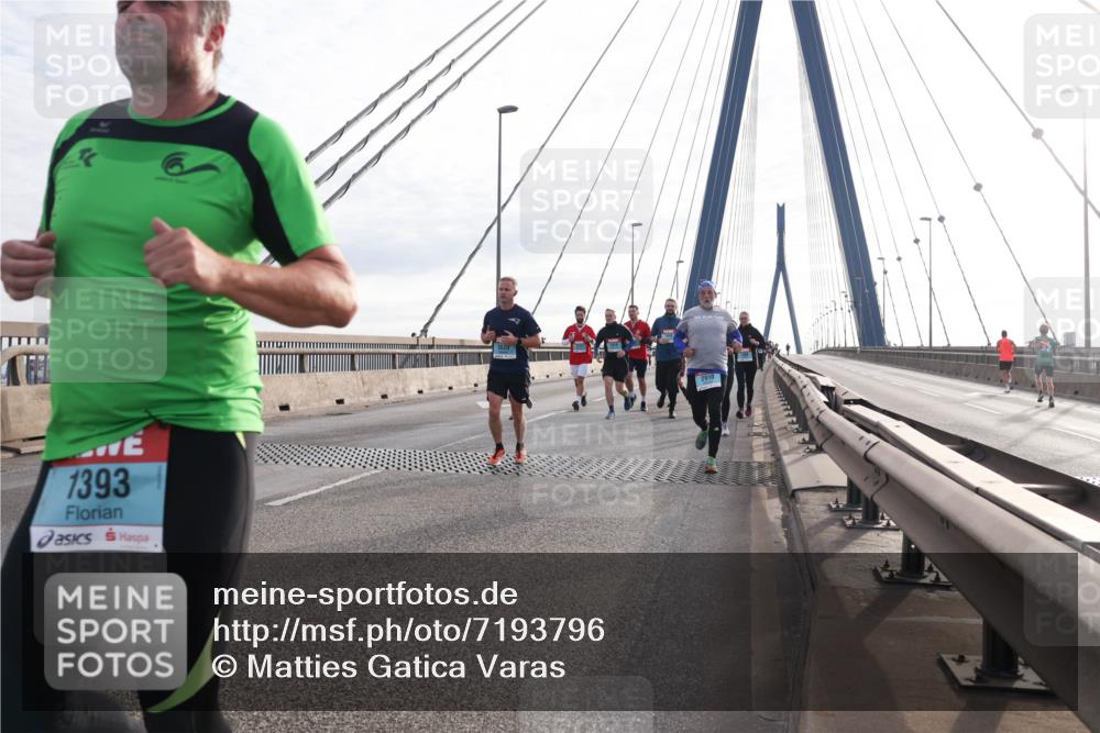 03.10.2024 - Köhlbrandbrückenlauf Matties Gatica Varas http://msf.ph/oto/7193796 03.10.2024 09:27:47 Position 2 1393, 3020, 2910 meine-sportfotos.de