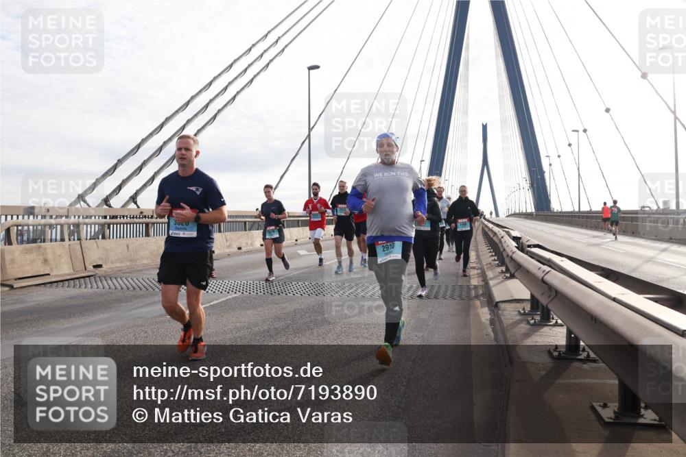 03.10.2024 - Köhlbrandbrückenlauf Matties Gatica Varas http://msf.ph/oto/7193890 03.10.2024 09:27:48 Position 2 3020, 2, 2910 meine-sportfotos.de