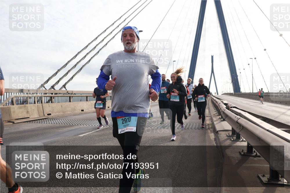 03.10.2024 - Köhlbrandbrückenlauf Matties Gatica Varas http://msf.ph/oto/7193951 03.10.2024 09:27:49 Position 2 1819, 2910, 1103, 1566 meine-sportfotos.de