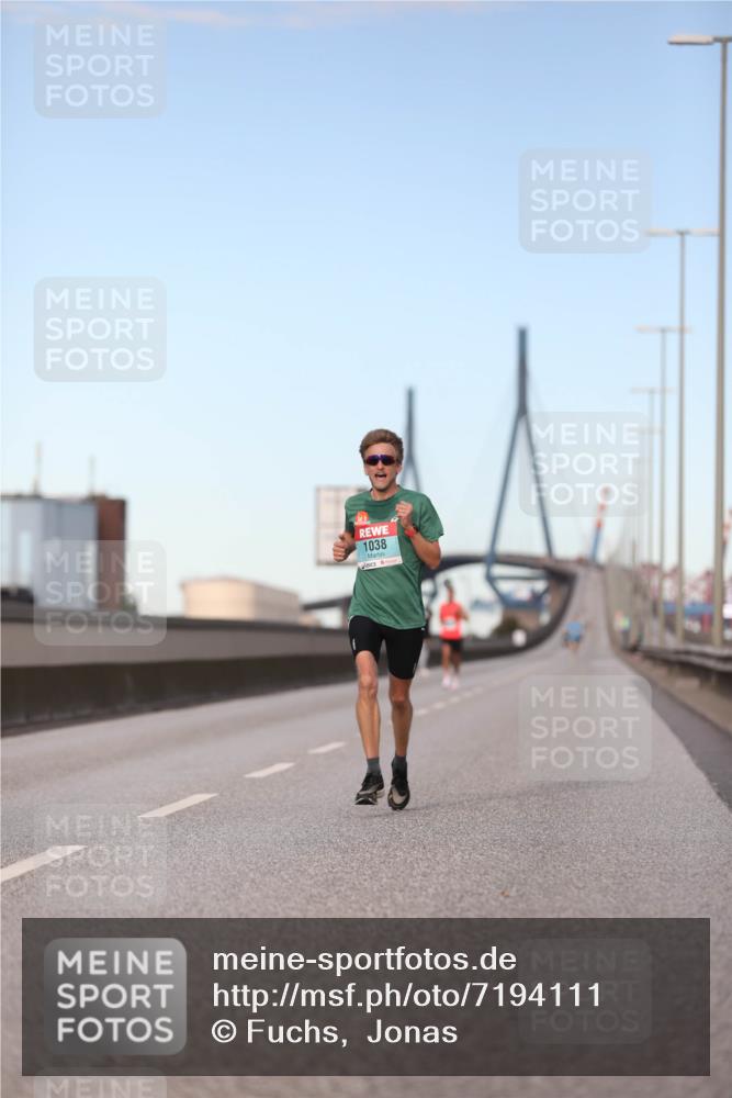 03.10.2024 - Köhlbrandbrückenlauf Fuchs,  Jonas http://msf.ph/oto/7194111 03.10.2024 09:34:04 Position 3 1038 meine-sportfotos.de
