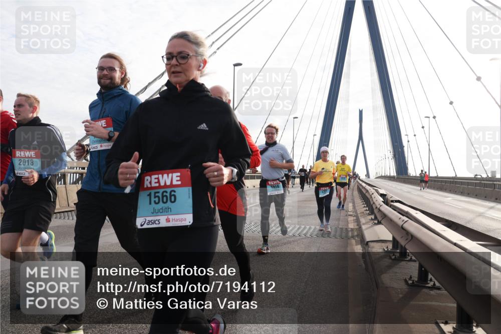 03.10.2024 - Köhlbrandbrückenlauf Matties Gatica Varas http://msf.ph/oto/7194112 03.10.2024 09:27:51 Position 2 2018, 1566, 1956 meine-sportfotos.de