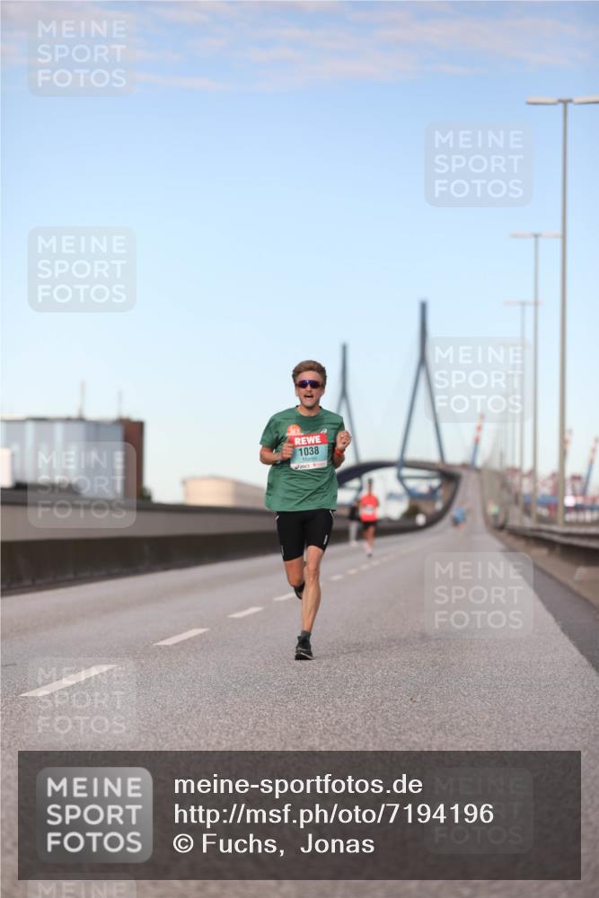 03.10.2024 - Köhlbrandbrückenlauf Fuchs,  Jonas http://msf.ph/oto/7194196 03.10.2024 09:34:04 Position 3 1038 meine-sportfotos.de