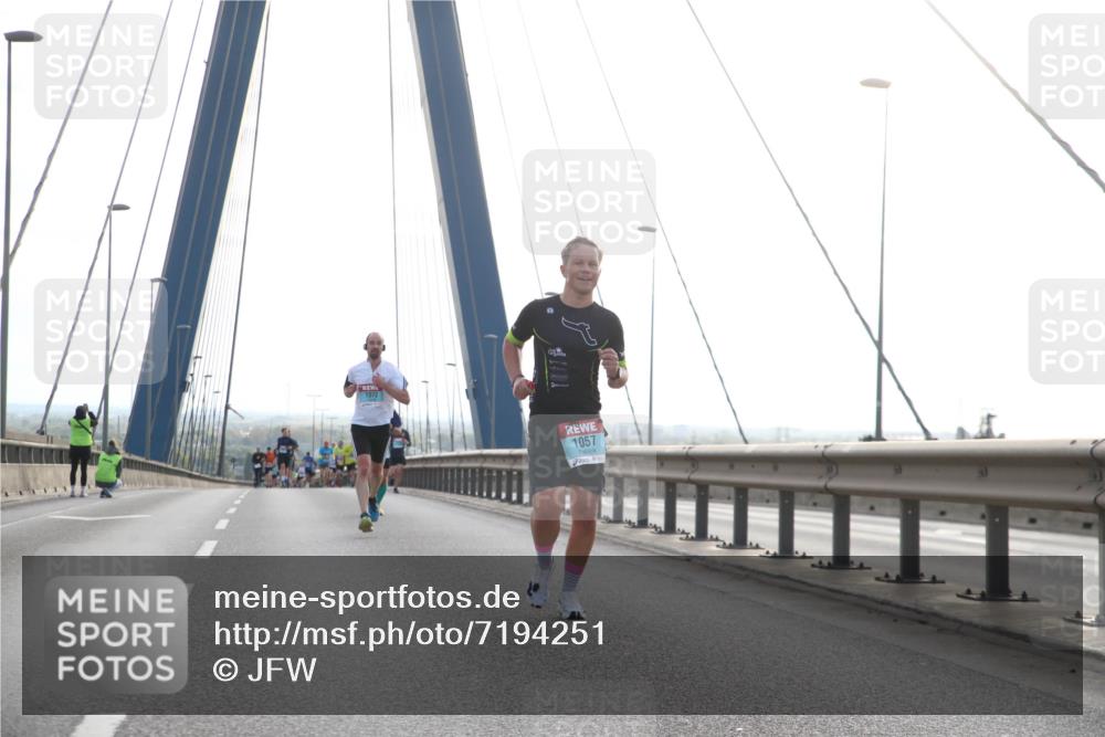 03.10.2024 - Köhlbrandbrückenlauf Jannik Wohlers http://msf.ph/oto/7194251 03.10.2024 09:19:11 Position 1 1072, 1057 meine-sportfotos.de