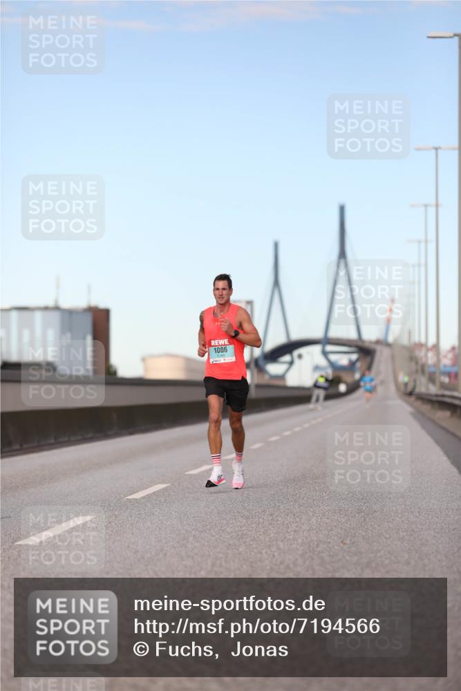 03.10.2024 - Köhlbrandbrückenlauf Fuchs,  Jonas http://msf.ph/oto/7194566 03.10.2024 09:34:16 Position 3 1006 meine-sportfotos.de