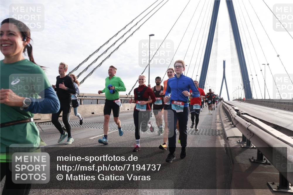 03.10.2024 - Köhlbrandbrückenlauf Matties Gatica Varas http://msf.ph/oto/7194737 03.10.2024 09:28:01 Position 2 1784, 1451, 2057, 1477 meine-sportfotos.de