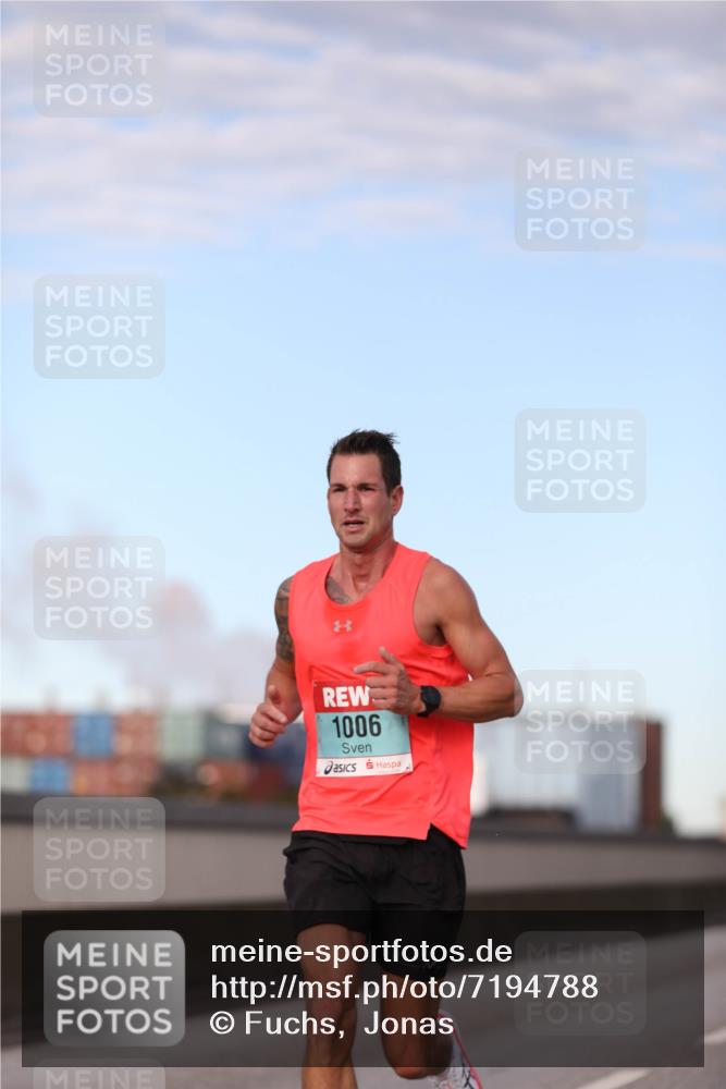03.10.2024 - Köhlbrandbrückenlauf Fuchs,  Jonas http://msf.ph/oto/7194788 03.10.2024 09:34:18 Position 3 1006 meine-sportfotos.de