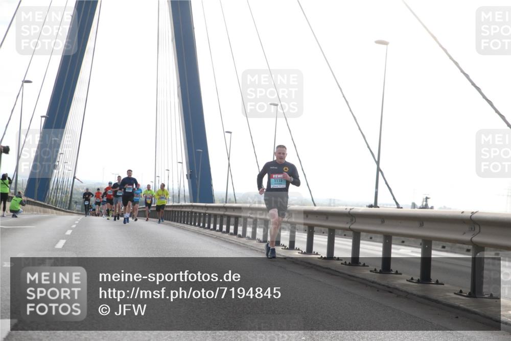 03.10.2024 - Köhlbrandbrückenlauf Jannik Wohlers http://msf.ph/oto/7194845 03.10.2024 09:19:20 Position 1 1115 meine-sportfotos.de