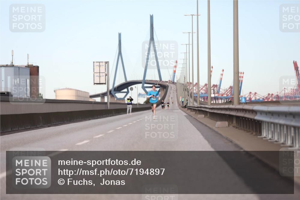 03.10.2024 - Köhlbrandbrückenlauf Fuchs,  Jonas http://msf.ph/oto/7194897 03.10.2024 09:34:28 Position 3  meine-sportfotos.de