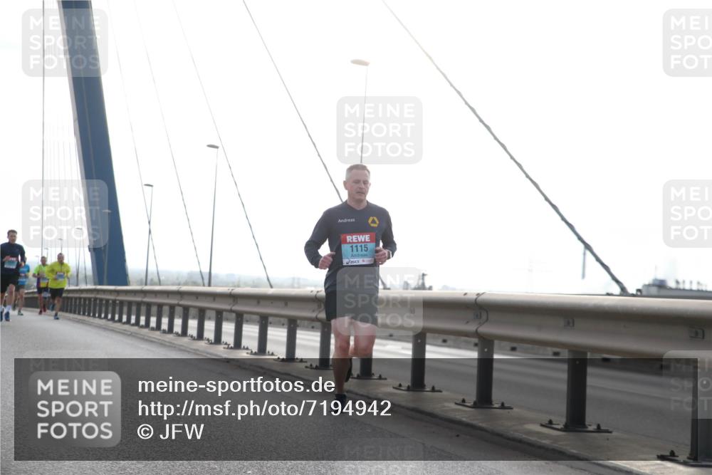 03.10.2024 - Köhlbrandbrückenlauf Jannik Wohlers http://msf.ph/oto/7194942 03.10.2024 09:19:21 Position 1 1115 meine-sportfotos.de
