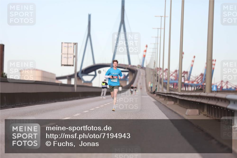 03.10.2024 - Köhlbrandbrückenlauf Fuchs,  Jonas http://msf.ph/oto/7194943 03.10.2024 09:34:32 Position 3 1011 meine-sportfotos.de